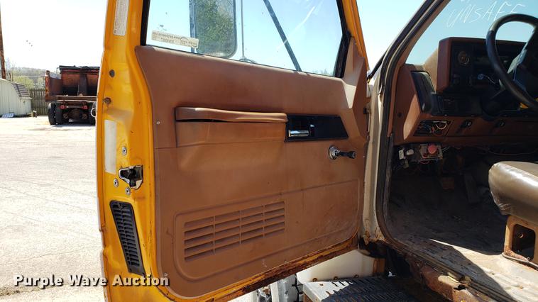 image for item EN9887 1991 Chevrolet Kodiak C6500 dump truck