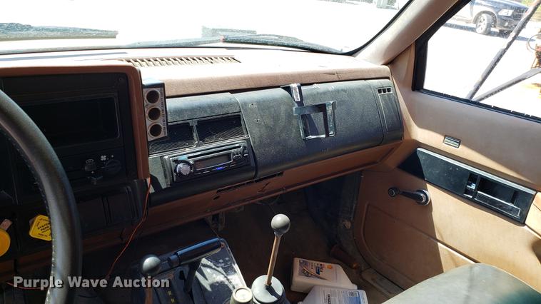 image for item EN9887 1991 Chevrolet Kodiak C6500 dump truck