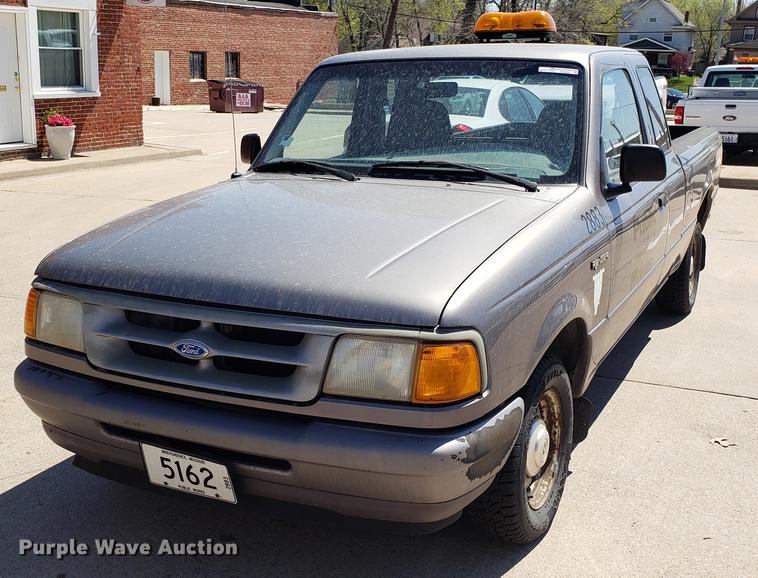 image for item EN9895 1997 Ford Ranger SuperCab pickup truck