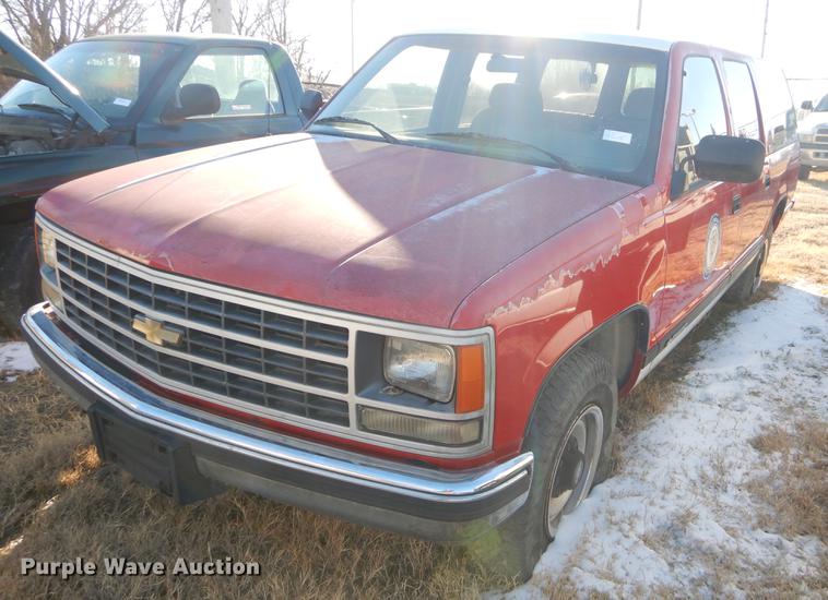 image for item EZ9752 1993 Chevrolet Suburban C2500 SUV