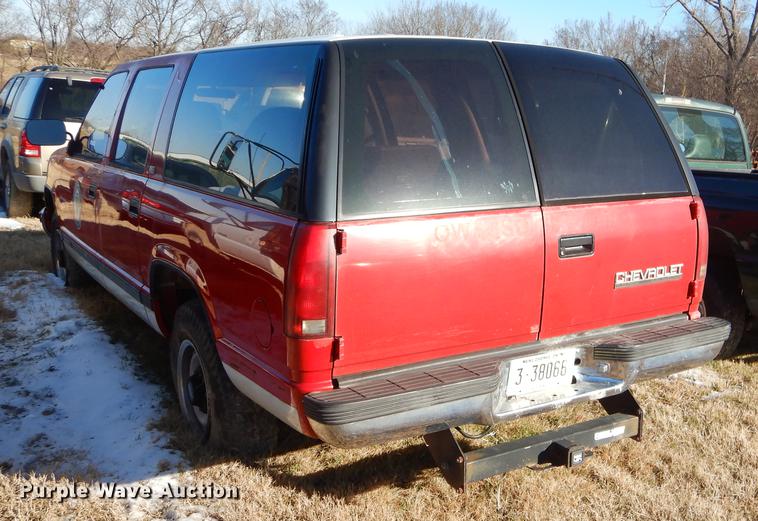 image for item EZ9752 1993 Chevrolet Suburban C2500 SUV