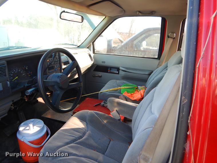 image for item EZ9752 1993 Chevrolet Suburban C2500 SUV