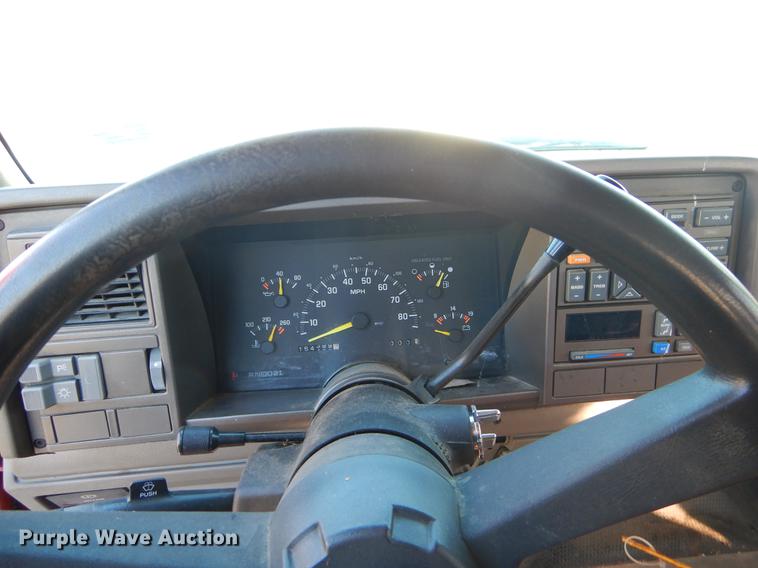 image for item EZ9752 1993 Chevrolet Suburban C2500 SUV