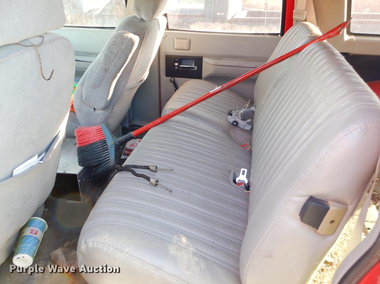 image for item EZ9752 1993 Chevrolet Suburban C2500 SUV