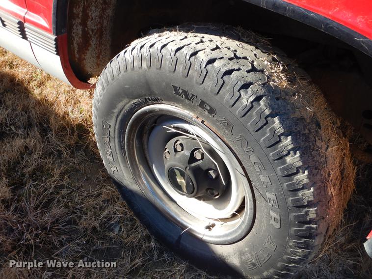 image for item EZ9752 1993 Chevrolet Suburban C2500 SUV