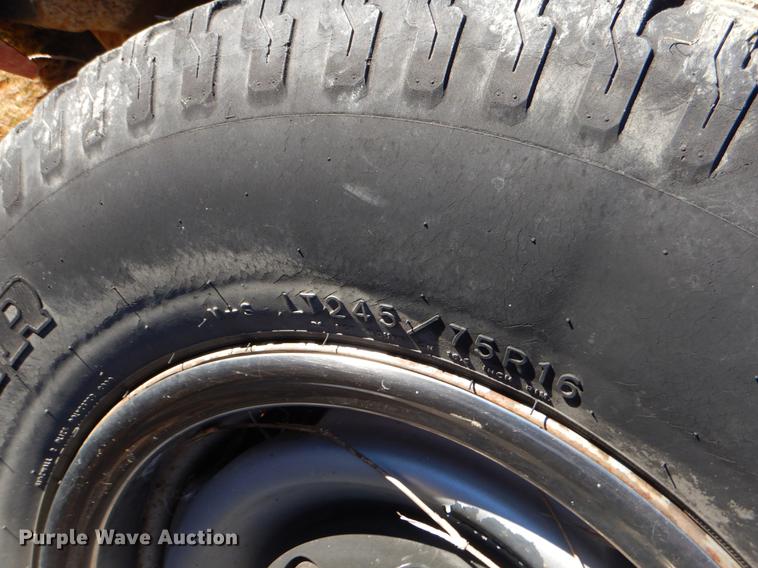 image for item EZ9752 1993 Chevrolet Suburban C2500 SUV