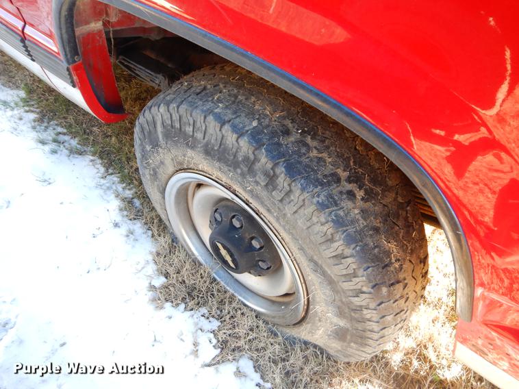 image for item EZ9752 1993 Chevrolet Suburban C2500 SUV