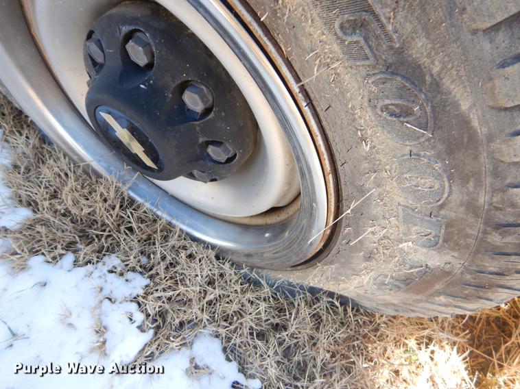 image for item EZ9752 1993 Chevrolet Suburban C2500 SUV