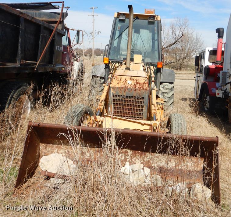 image for item EZ9754 Ford 555D industrial tractor