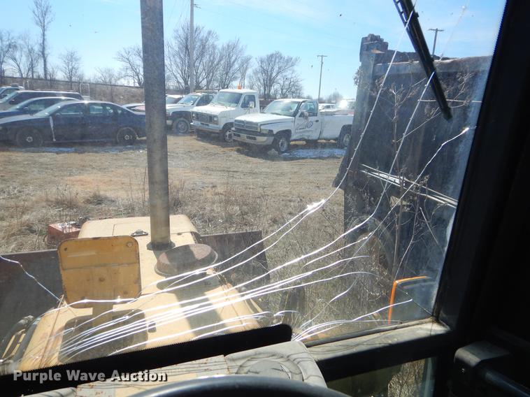 image for item EZ9754 Ford 555D industrial tractor