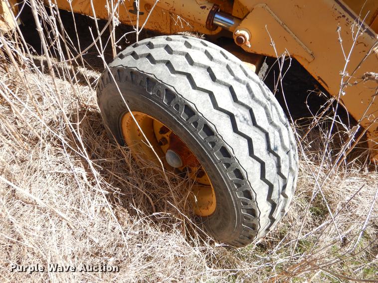 image for item EZ9754 Ford 555D industrial tractor