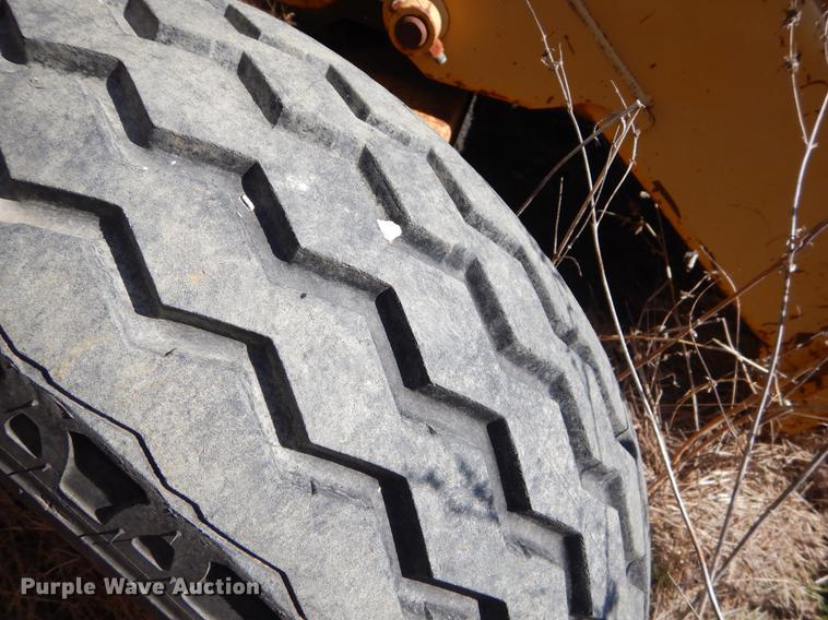 image for item EZ9754 Ford 555D industrial tractor