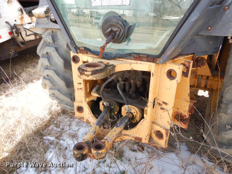 image for item EZ9754 Ford 555D industrial tractor