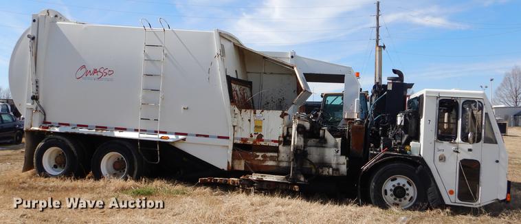 image for item EZ9756 2007 Crane Carrier refuse truck