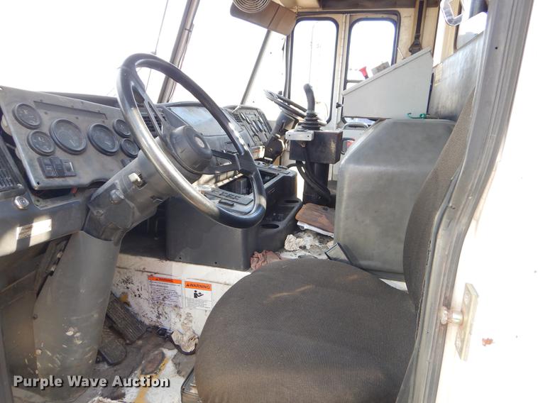 image for item EZ9756 2007 Crane Carrier refuse truck