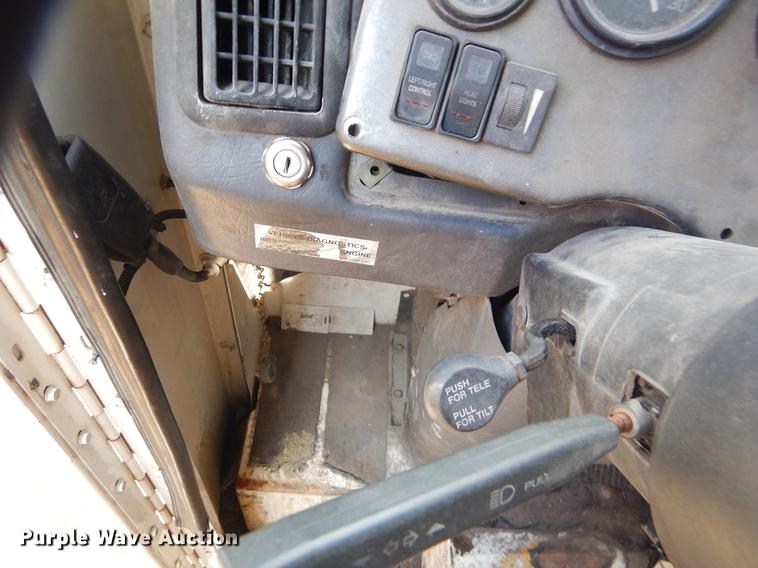 image for item EZ9756 2007 Crane Carrier refuse truck