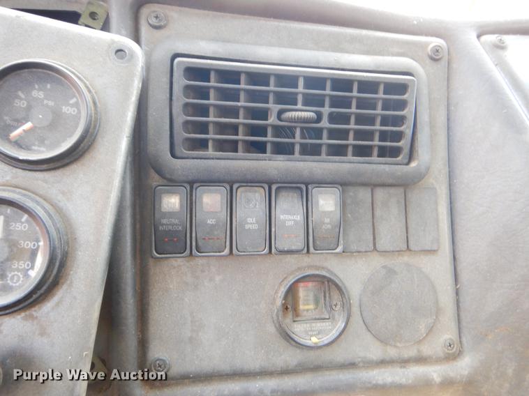 image for item EZ9756 2007 Crane Carrier refuse truck