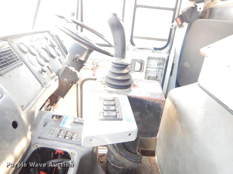 image for item EZ9756 2007 Crane Carrier refuse truck