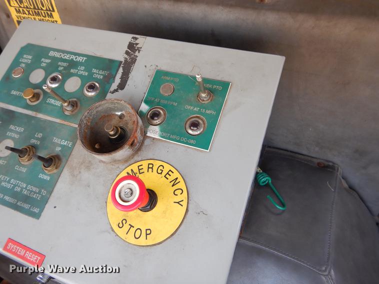 image for item EZ9756 2007 Crane Carrier refuse truck