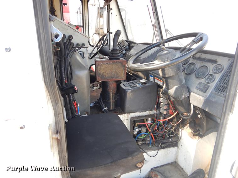 image for item EZ9756 2007 Crane Carrier refuse truck