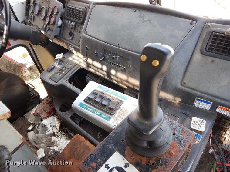 image for item EZ9756 2007 Crane Carrier refuse truck