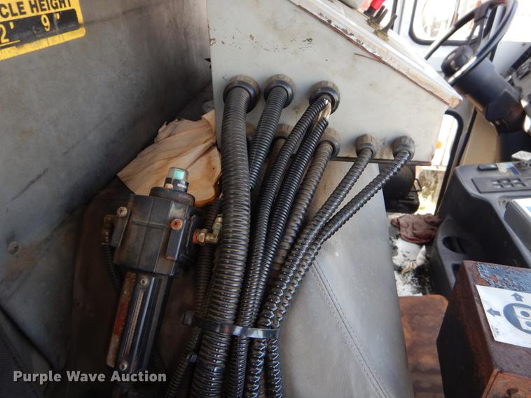 image for item EZ9756 2007 Crane Carrier refuse truck