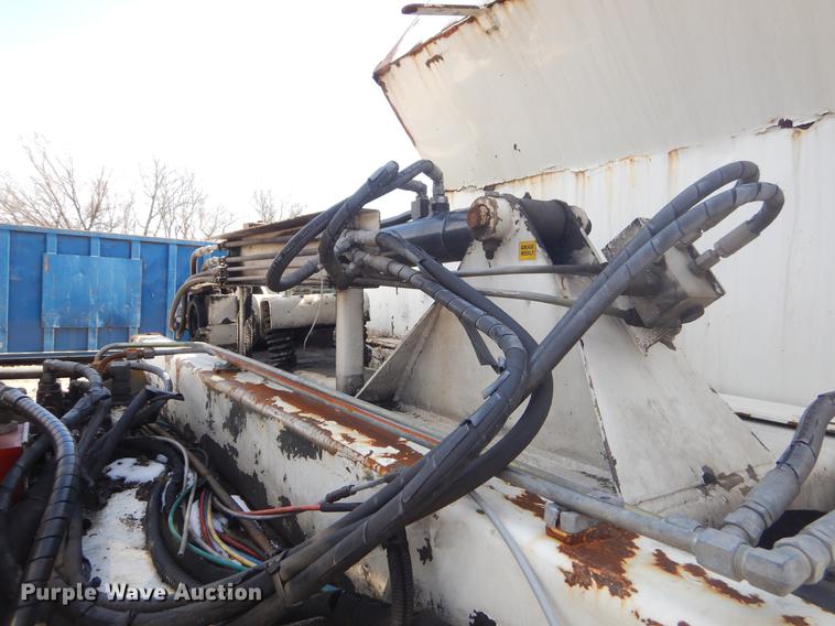 image for item EZ9756 2007 Crane Carrier refuse truck