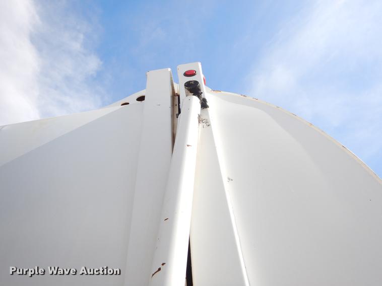 image for item EZ9756 2007 Crane Carrier refuse truck