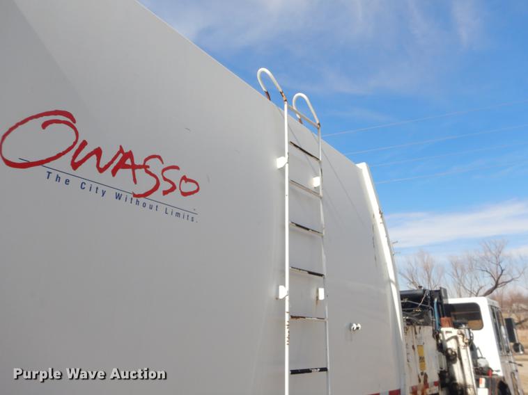 image for item EZ9756 2007 Crane Carrier refuse truck