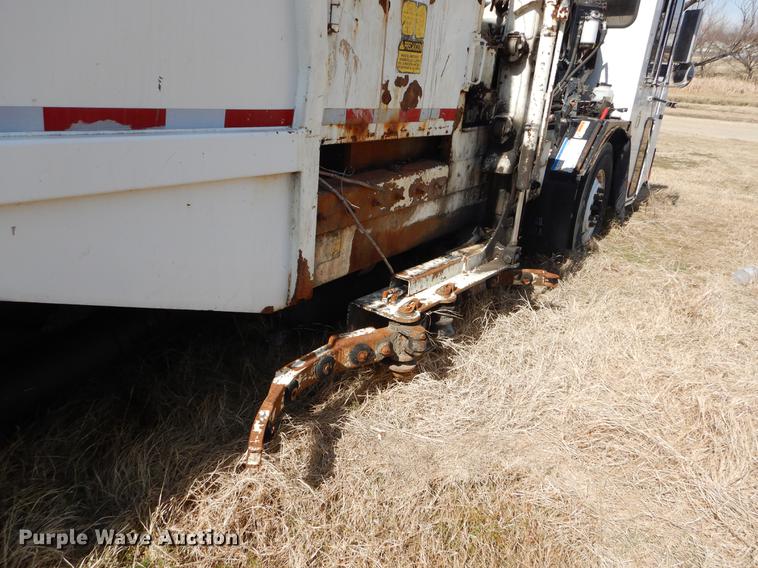 image for item EZ9756 2007 Crane Carrier refuse truck