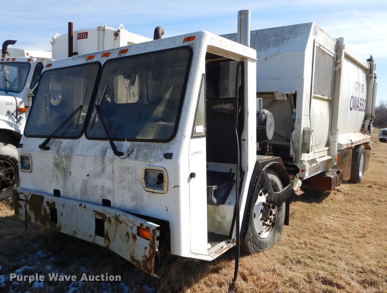 image for item EZ9776 2003 Crane Carrier refuse truck