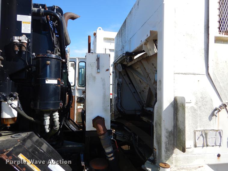 image for item EZ9776 2003 Crane Carrier refuse truck