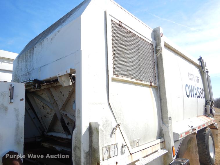 image for item EZ9776 2003 Crane Carrier refuse truck