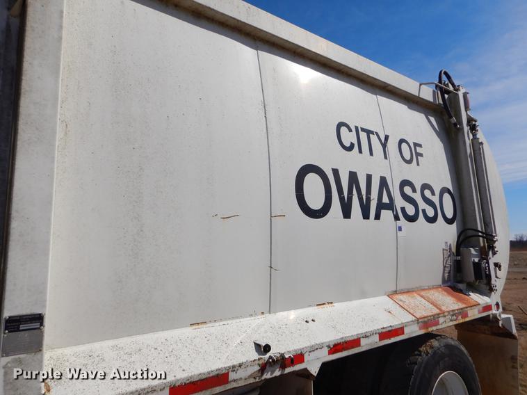 image for item EZ9776 2003 Crane Carrier refuse truck