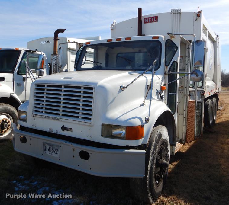 image for item EZ9777 1997 International 4900 refuse truck