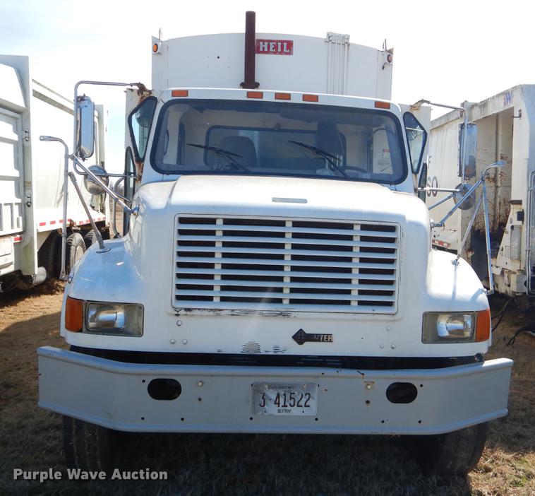 image for item EZ9777 1997 International 4900 refuse truck