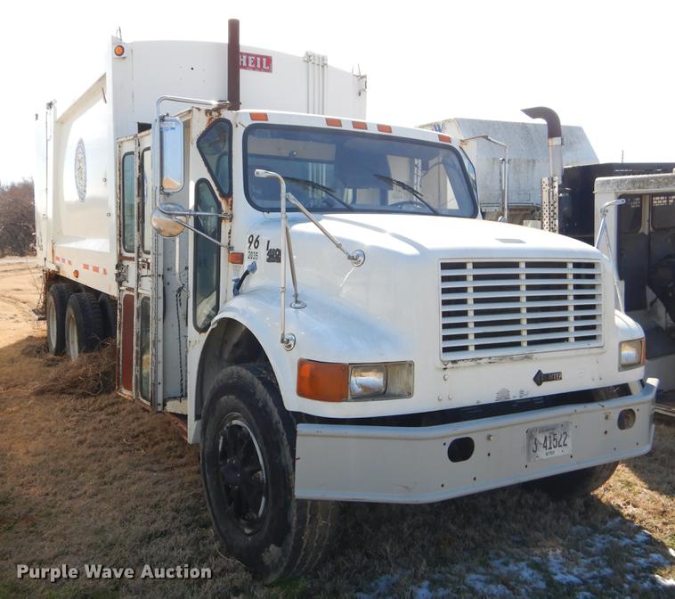 image for item EZ9777 1997 International 4900 refuse truck
