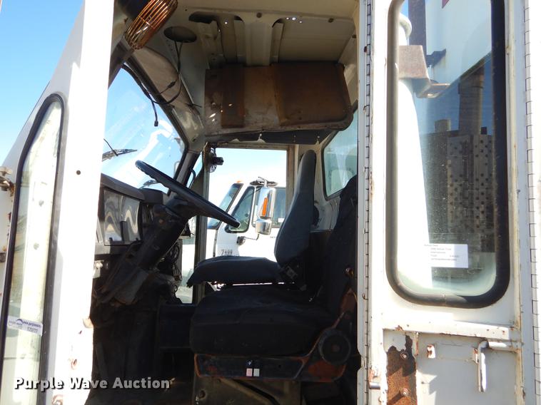 image for item EZ9777 1997 International 4900 refuse truck