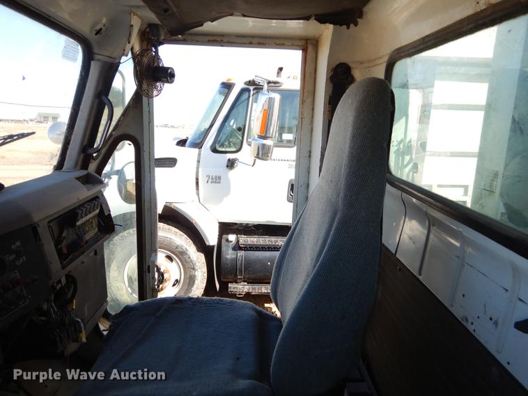 image for item EZ9777 1997 International 4900 refuse truck