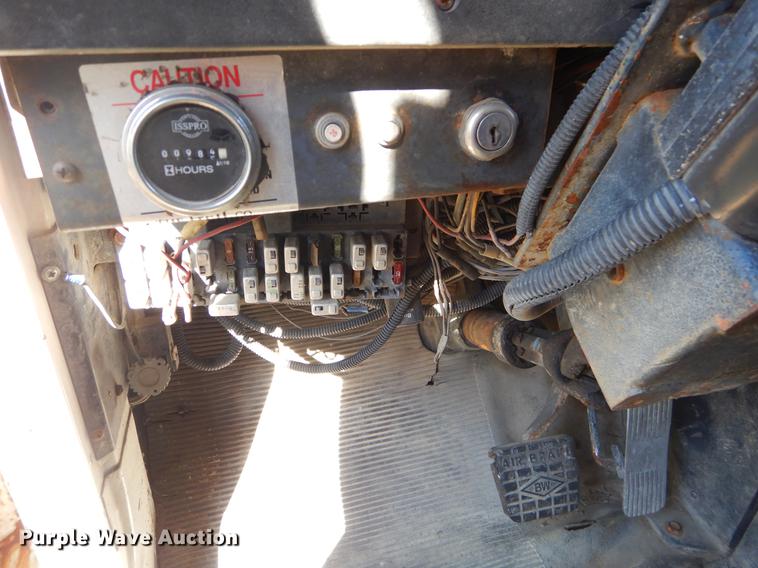 image for item EZ9777 1997 International 4900 refuse truck