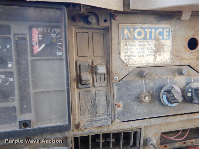 image for item EZ9777 1997 International 4900 refuse truck