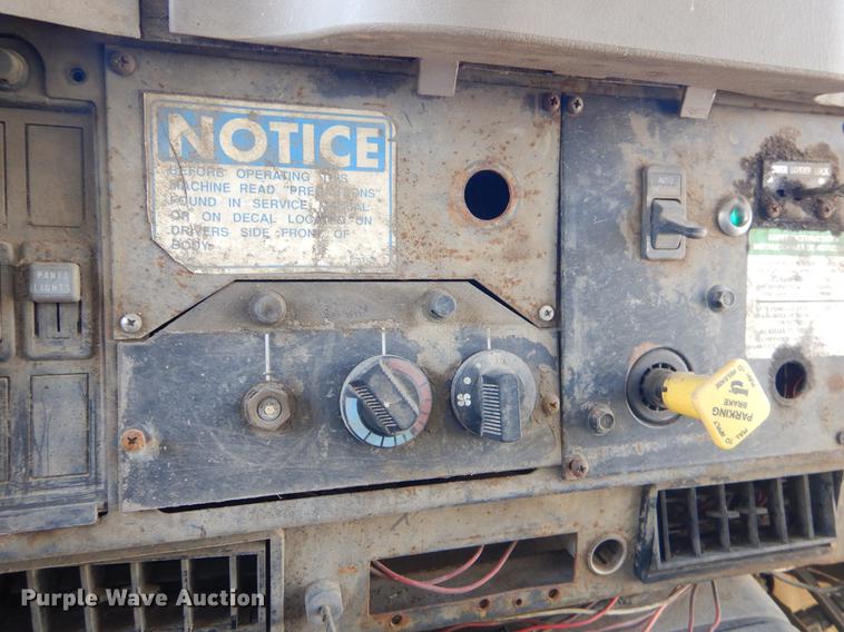 image for item EZ9777 1997 International 4900 refuse truck