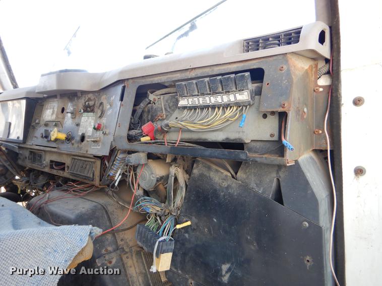 image for item EZ9777 1997 International 4900 refuse truck