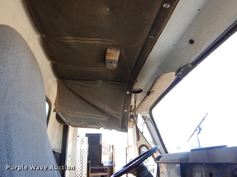 image for item EZ9777 1997 International 4900 refuse truck