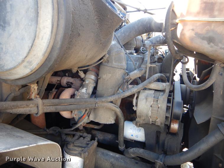 image for item EZ9777 1997 International 4900 refuse truck