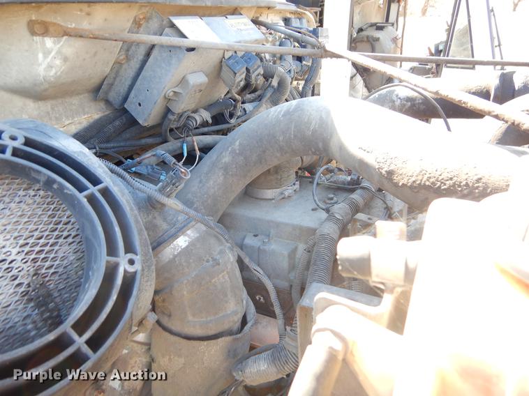 image for item EZ9777 1997 International 4900 refuse truck