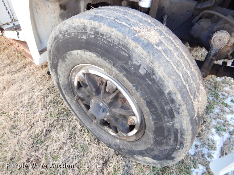 image for item EZ9777 1997 International 4900 refuse truck