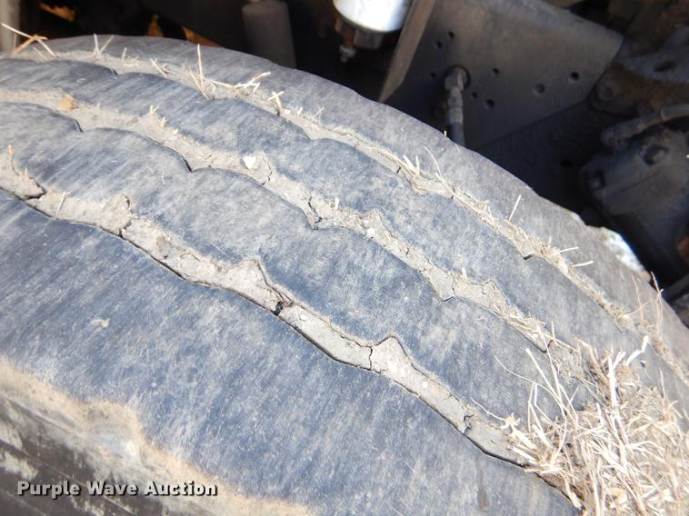 image for item EZ9777 1997 International 4900 refuse truck