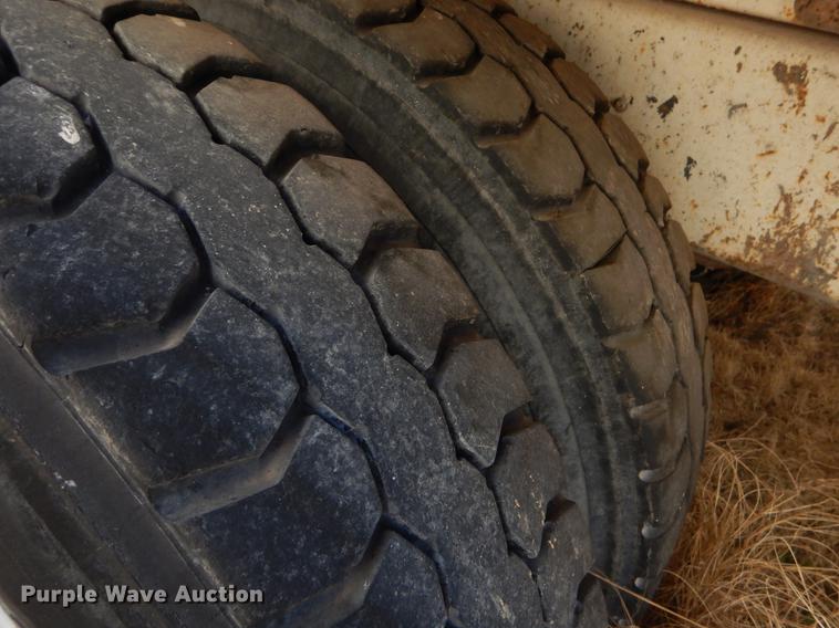 image for item EZ9777 1997 International 4900 refuse truck