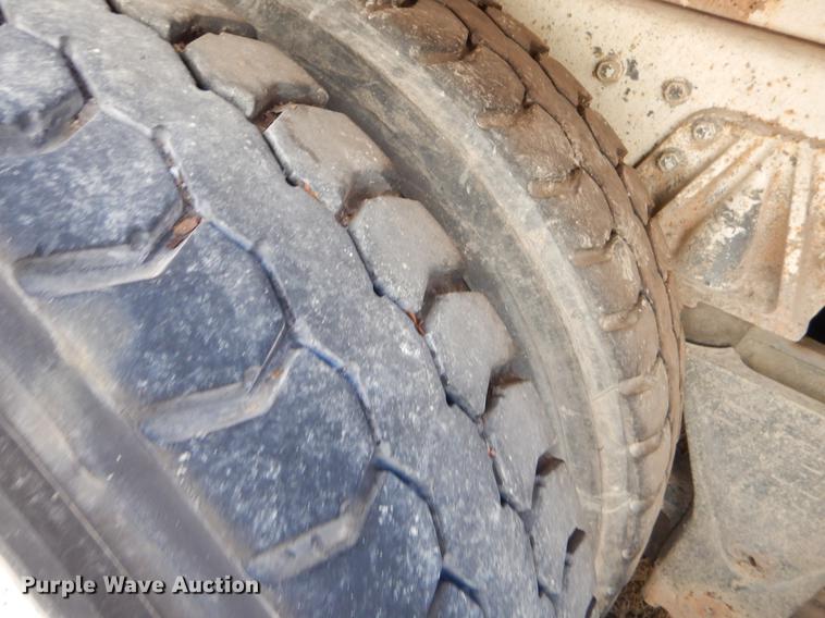 image for item EZ9777 1997 International 4900 refuse truck